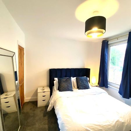 Medway Getaway - 3 Bed Home With Luxury Bathroom Chatham  Bagian luar foto
