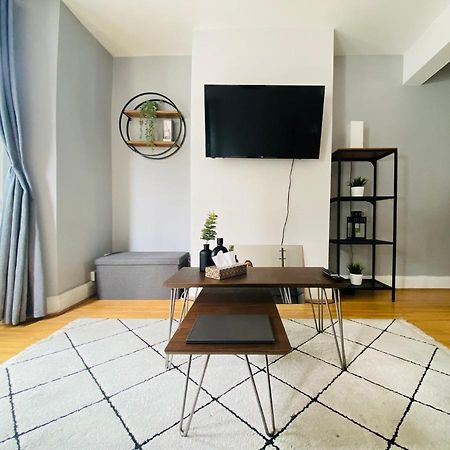 Medway Getaway - 3 Bed Home With Luxury Bathroom Chatham  Bagian luar foto