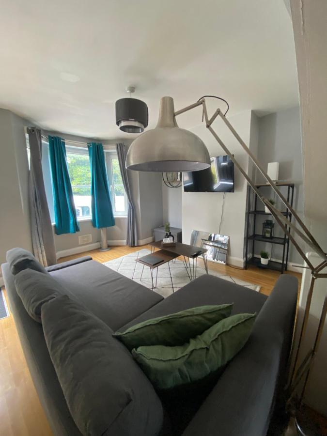 Medway Getaway - 3 Bed Home With Luxury Bathroom Chatham  Bagian luar foto