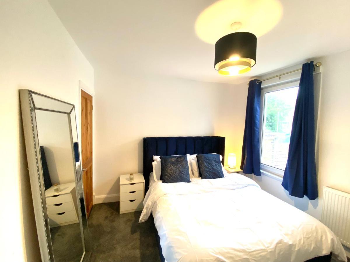 Medway Getaway - 3 Bed Home With Luxury Bathroom Chatham  Bagian luar foto