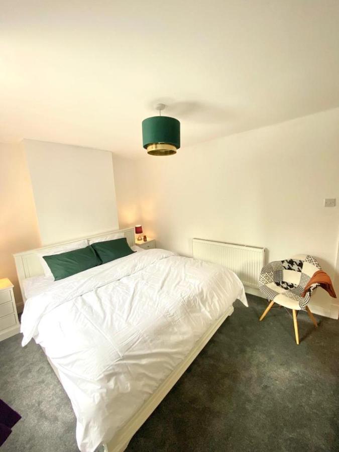 Medway Getaway - 3 Bed Home With Luxury Bathroom Chatham  Bagian luar foto