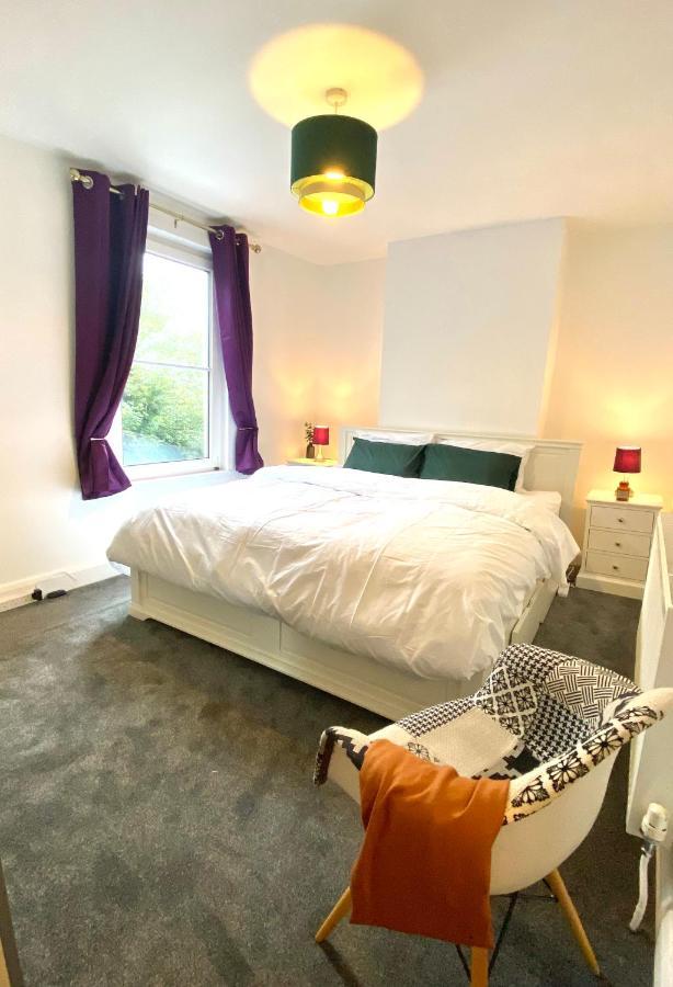 Medway Getaway - 3 Bed Home With Luxury Bathroom Chatham  Bagian luar foto