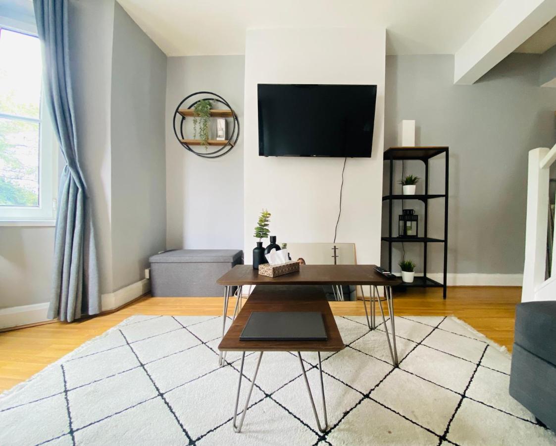 Medway Getaway - 3 Bed Home With Luxury Bathroom Chatham  Bagian luar foto
