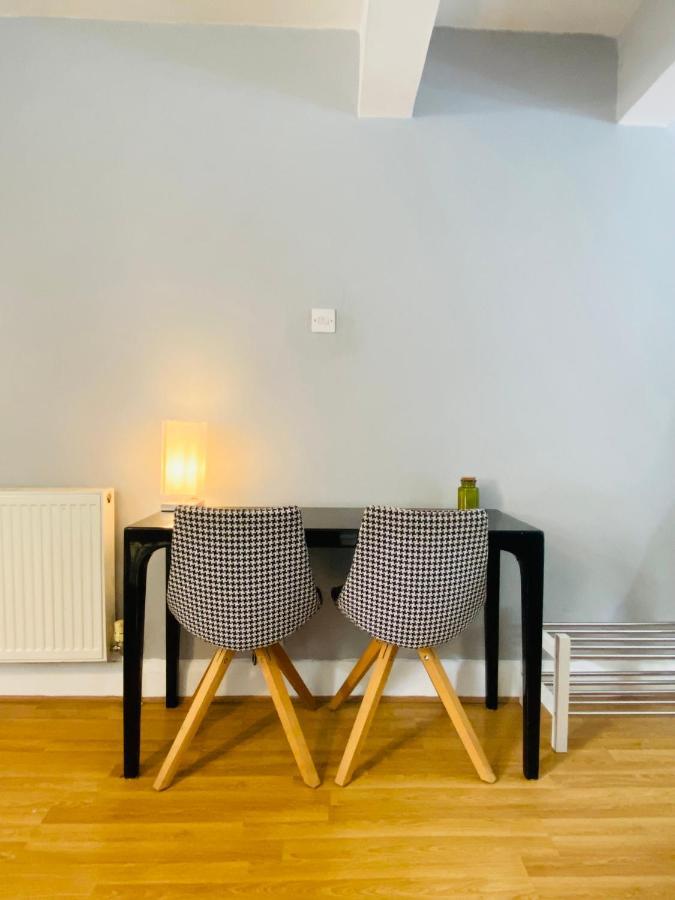 Medway Getaway - 3 Bed Home With Luxury Bathroom Chatham  Bagian luar foto