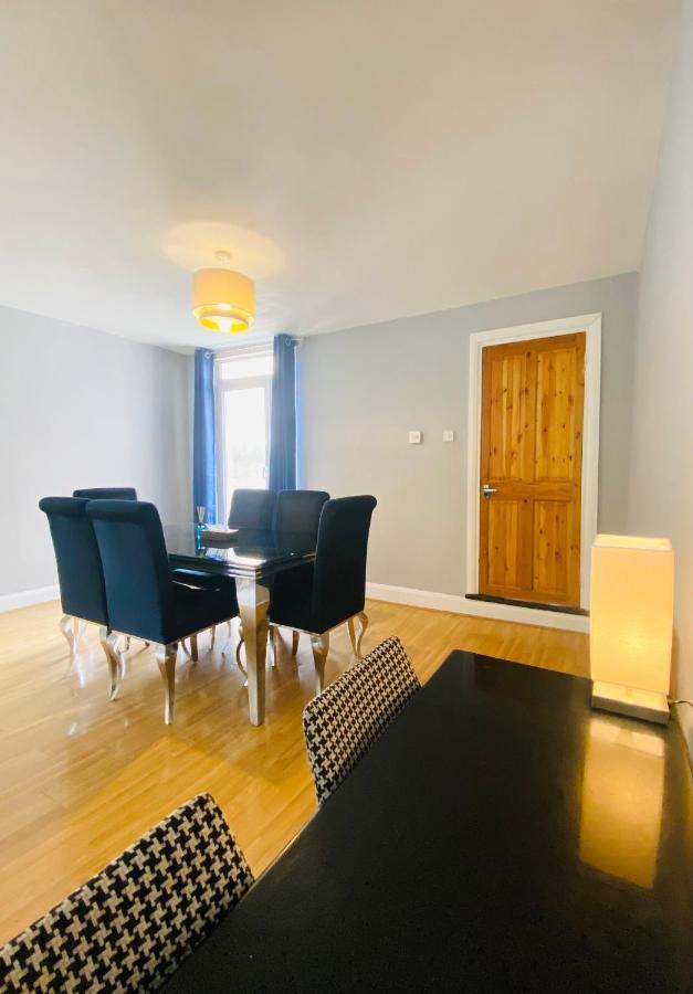 Medway Getaway - 3 Bed Home With Luxury Bathroom Chatham  Bagian luar foto