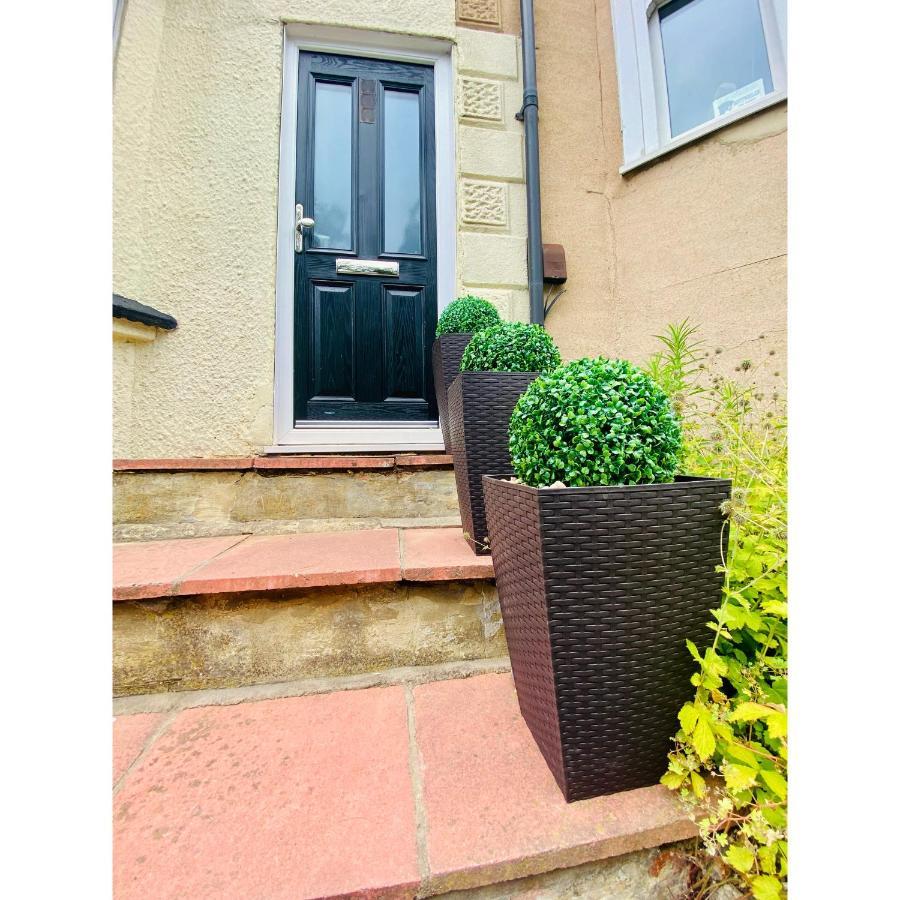 Medway Getaway - 3 Bed Home With Luxury Bathroom Chatham  Bagian luar foto