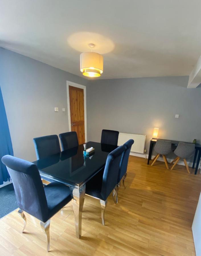 Medway Getaway - 3 Bed Home With Luxury Bathroom Chatham  Bagian luar foto