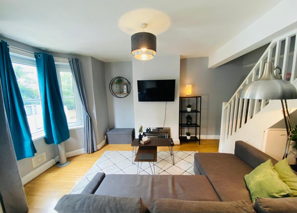 Medway Getaway - 3 Bed Home With Luxury Bathroom Chatham  Bagian luar foto