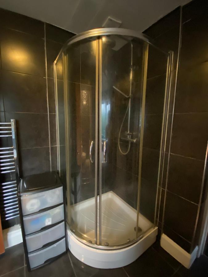 Medway Getaway - 3 Bed Home With Luxury Bathroom Chatham  Bagian luar foto