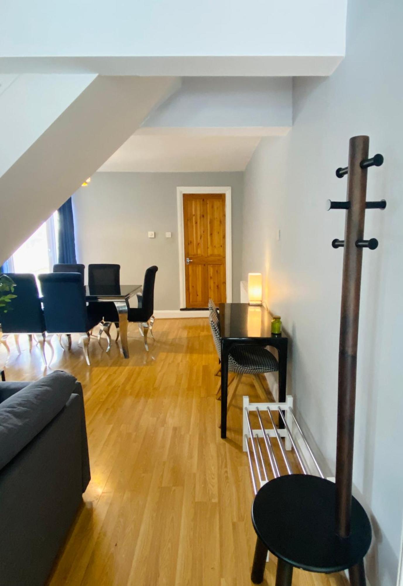 Medway Getaway - 3 Bed Home With Luxury Bathroom Chatham  Bagian luar foto